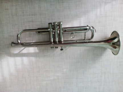 Музыкальный инструмент труба