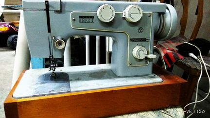 Швейная машинка с электроприводом Подольск 142