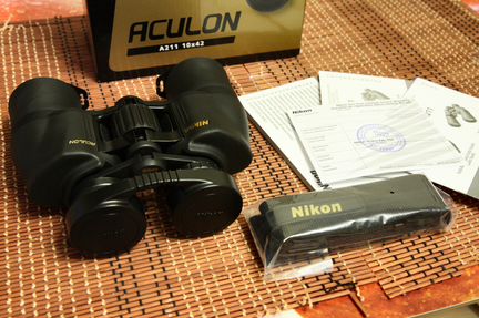 Бинокль Nikon 10x42 Aculon A211
