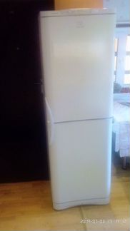 Продам холодильник б/у Indesit 2 камеры, 2 агре-та