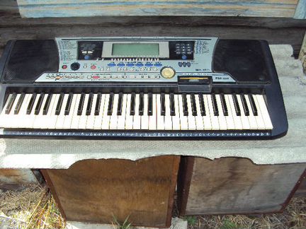 Синтезатор Ямаха PSR-550