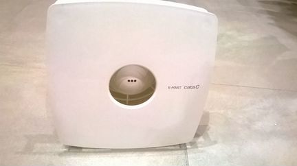 Два встраиваемых вентилятора для ванной комнаты