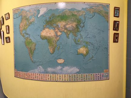 Карта мира с флагами всех стран