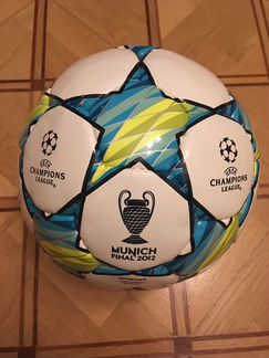 Футбольный мяч adidas Лиги Чемпионов 2012 Мюнхен