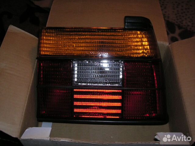 Задняя правая блок-фара VW Jetta II