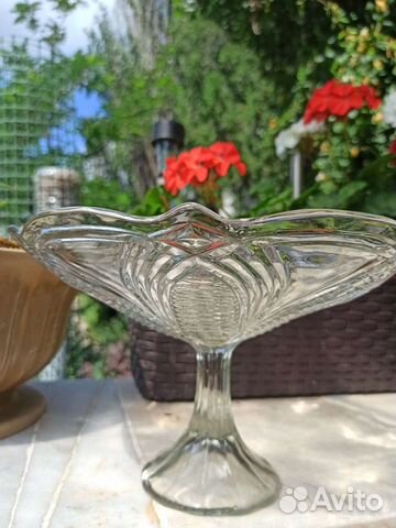 Ваза для фруктов на ножке