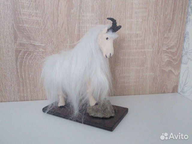 Сувенир фигурка горный козел