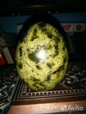 Три яйца из натурального камня змеевика