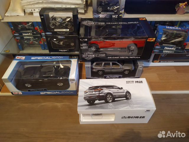1:18 Chevrolet Suburban, Suzuki GSX-R750