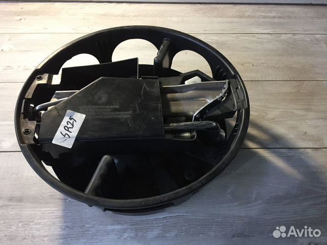 Ящик для инструмента с домкратом Mercedes Benz