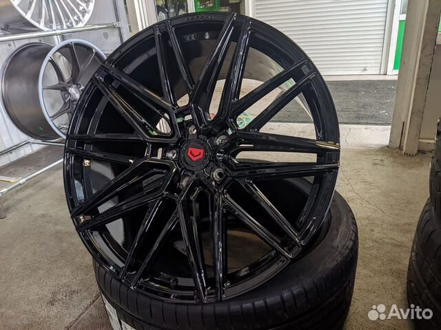 Кованые диски Vossen на Porsche Cayenne R22