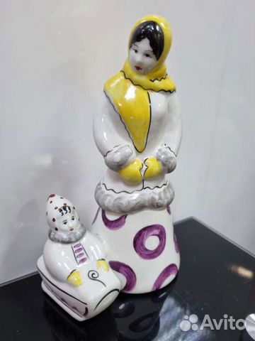 Фарфоровая статуэтка 