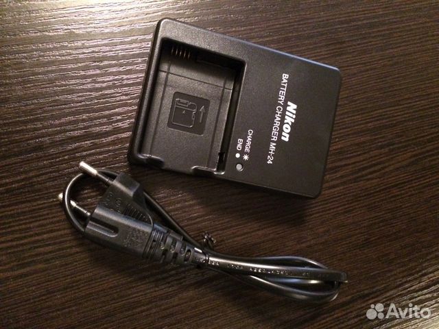 Зарядное устройство Nikon MH-24 Зарядное устройство Nikon MH-24