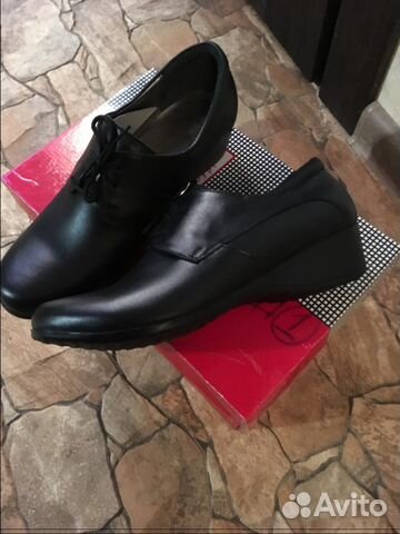 Новые женские ботинки из натуральной кожи Новые женские ботинки из натуральной кожи