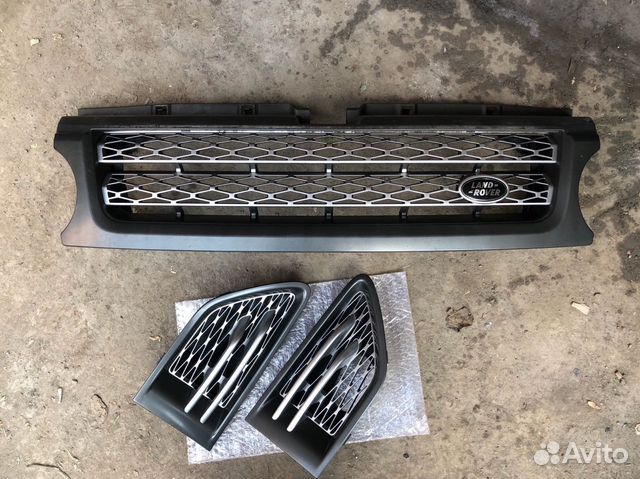 Решетка спорт. Решетка радиатора Рендж Ровер спорт. Решетка радиатора range Rover. Решетка в бампер Рендж Ровер 3. Рендж Ровер спорт решетка радиатора с красным кантом.