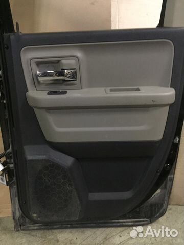 Обшивка задней правой двери dodge RAM
