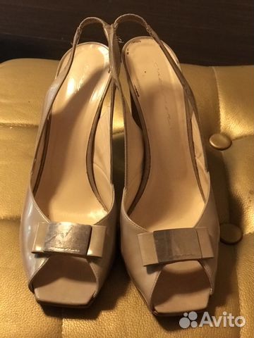 Босоножки бежевые кожанные лакированные Grey mer Босоножки бежевые кожанные лакированные Grey mer