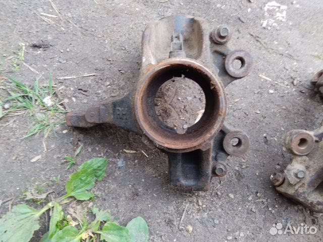 Кулак передний правый Mazda 3 BK 2.0L ESP 2006-09 Кулак передний правый Mazda 3 BK 2.0L ESP 2006-09