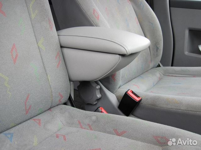 Подлокотник для Volkswagen T5, вариант 1 Подлокотник для Volkswagen T5, вариант 1