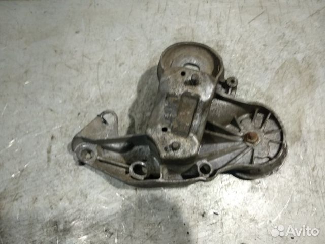 Кронштейн двигателя левый Audi A6 C6 2004-2008