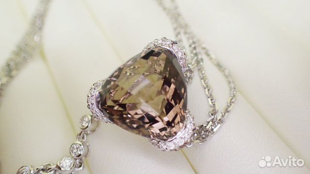 Золотой кулон с бриллиантами 0.90 карат