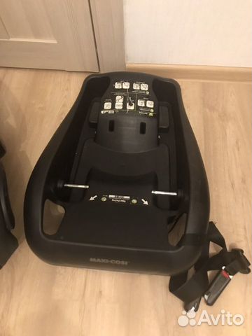 Автокресло Maxi-Cosi c базой isofix Автокресло Maxi-Cosi c базой isofix