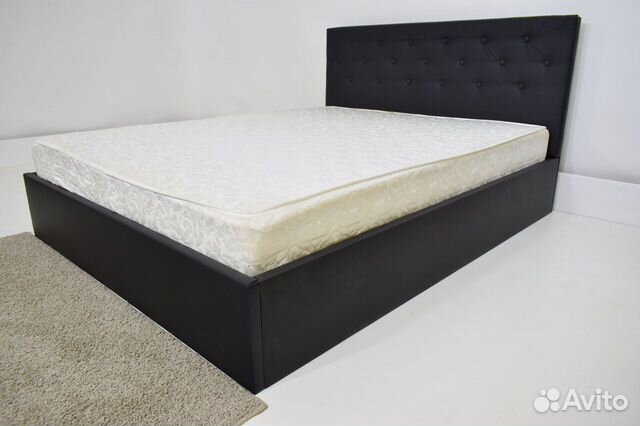 Кровать с матрасом