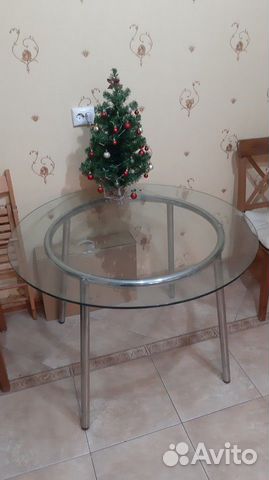 Круглый стеклянный стол IKEA Круглый стеклянный стол IKEA