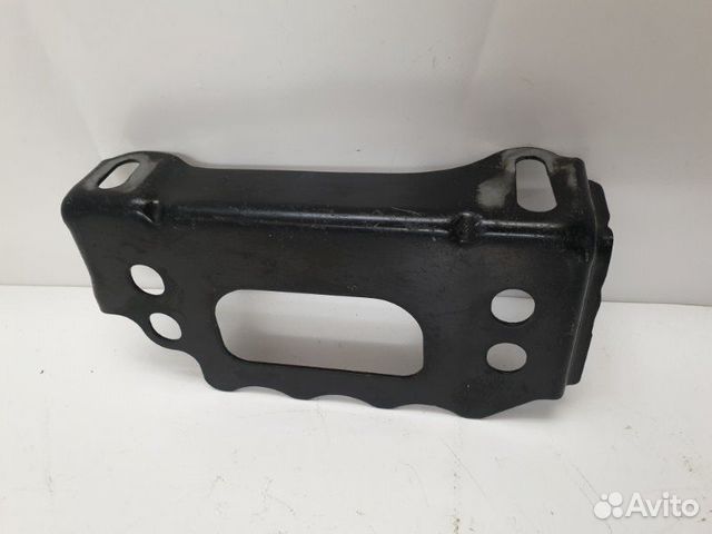 Кронштейн передней панели Toyota Corolla E180