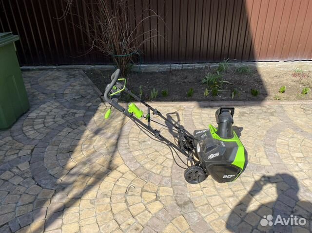 Снегоуборщик greenworks
