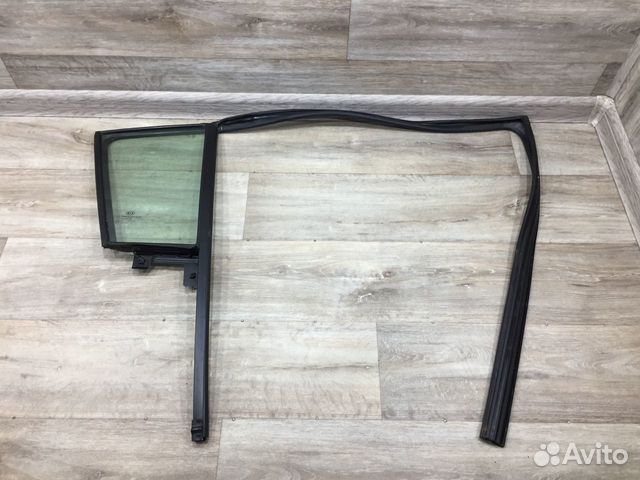 Стекло заднее правое (в дверь глухое) Sportage 3