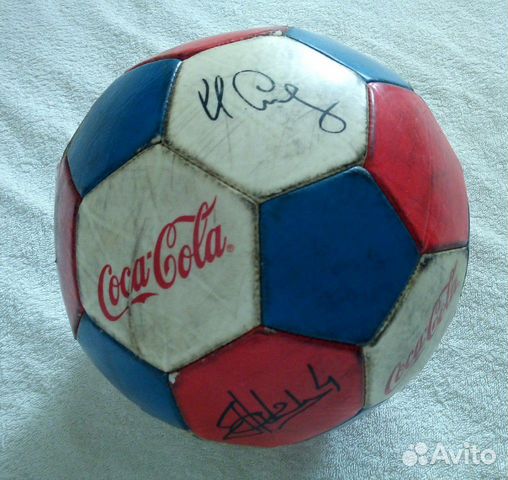 Футбольный мяч с автографами сборной России'2011