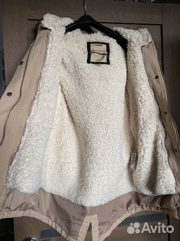 Парка Bershka, бежевая, утеплённая Парка Bershka, бежевая, утеплённая