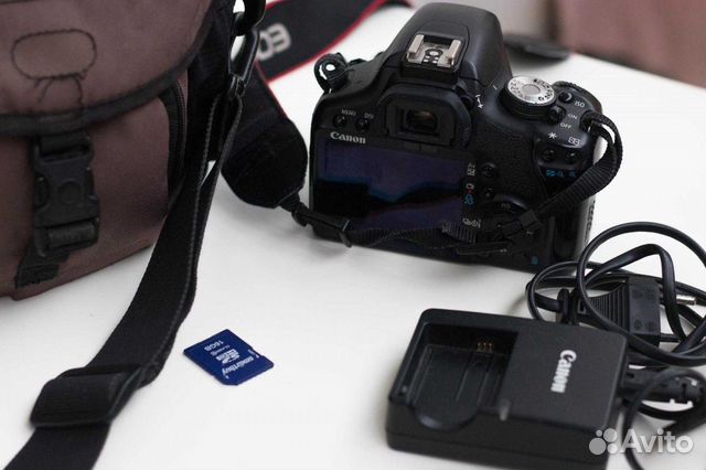 Canon EOS-500D Kit 18-135mm