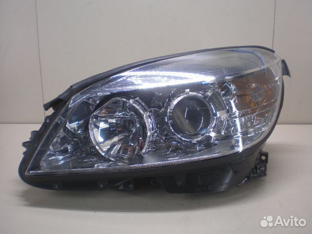 Фара левая Mercedes Benz W204