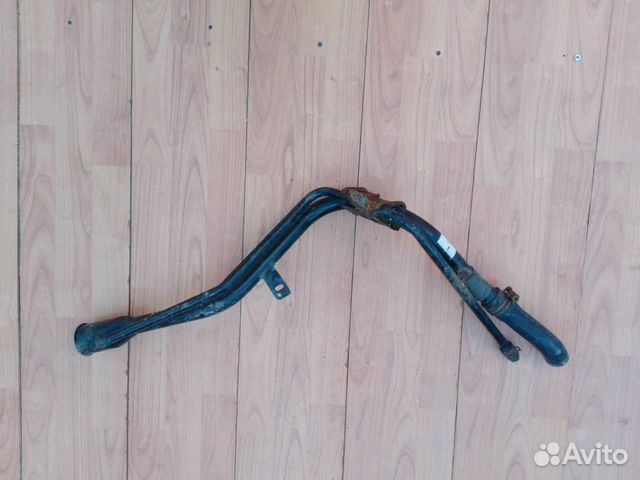 Горловина топливного бака для Mazda 3 (BK5P) Горловина топливного бака для Mazda 3 (BK5P)