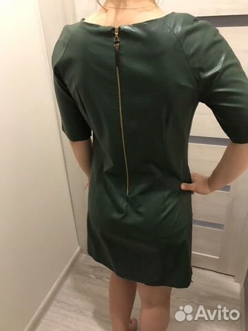 Платье из эко-кожи прямого кроя