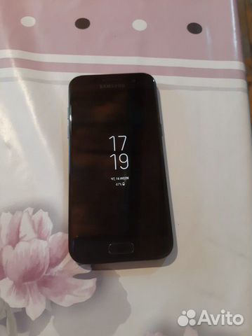 Телефон Samsung A3 2017 Телефон Samsung A3 2017
