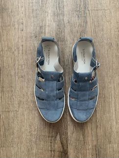 Закрытые босоножки TJ Collection летние туфли