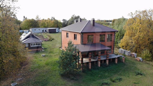 Дом 300 м² на участке 53 сот.