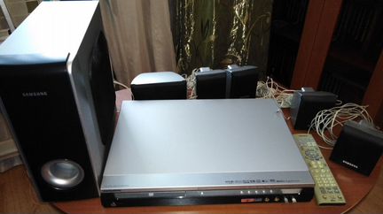 Домашний кинотеатр с проигрывателем DVD-караоке