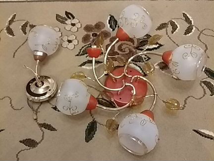 Люстра и светильник