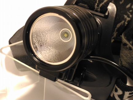 Фонарь LED 300метров 18650