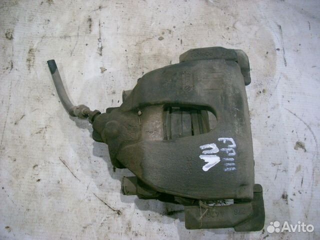 Передний левый суппорт Ford Focus 3