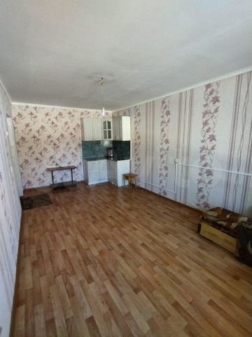 Комната 18 м² в 8-к., 2/5 эт.