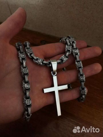 Серебряная цепь и крест