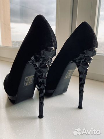Туфли черные с открытым мысом 38-39