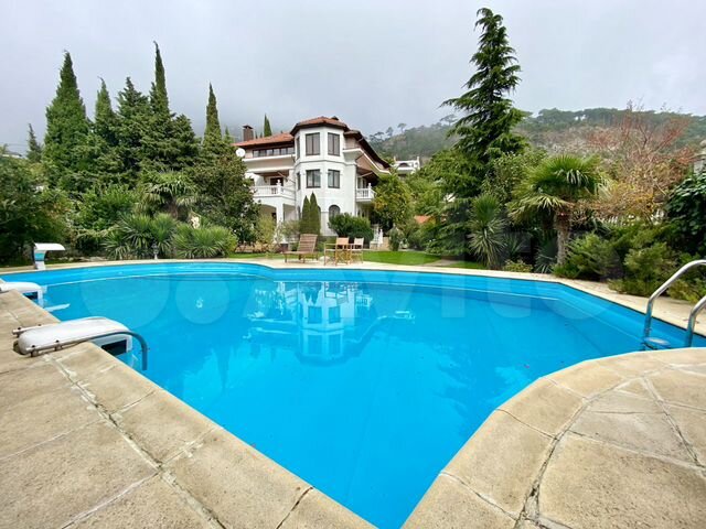 Дом 550 м² на участке 14 сот.