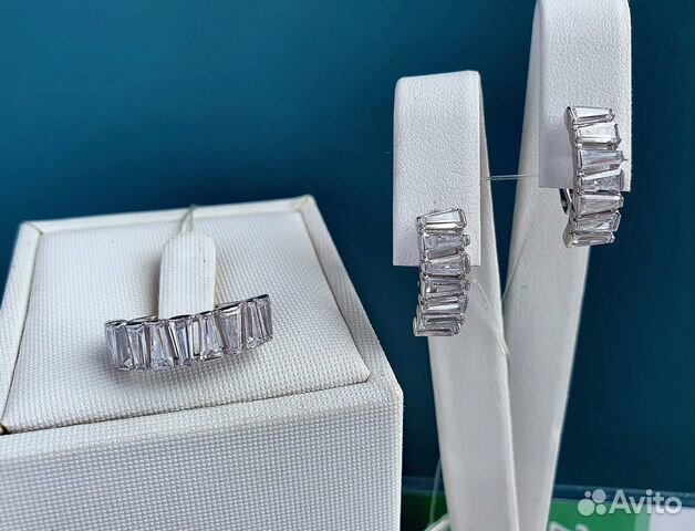 Серебряный комплект с фианитами, р. 16,0