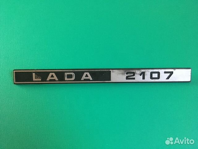 Шильдик крышки багажника ваз 2107